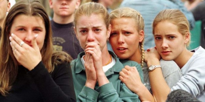 La tristesse des élèves après la tuerie de Columbine