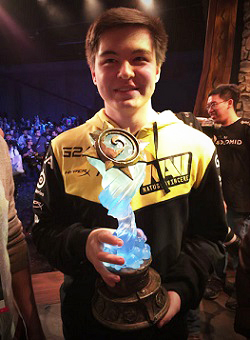 Ostkaka muni de son titre de champion du monde 2015