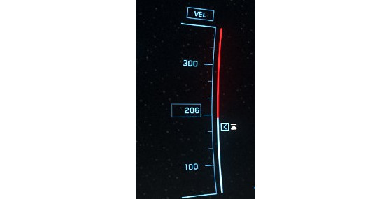 l'icône à droite du limiteur de vitesse indique que le contrôle de vitesse est activé. Le vaisseau va accélérer de lui-même vers la vitesse limite. - Star Citizen