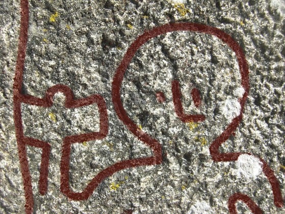 Détail de la représentation de Thor sur la pierre runique d'Altuna (Uppland) vers 1161 - God of War Ragnarök
