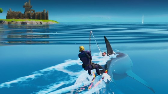 Fortnite : surfer derrière un requin à butin avec une canne à pêche, défi Aquaman