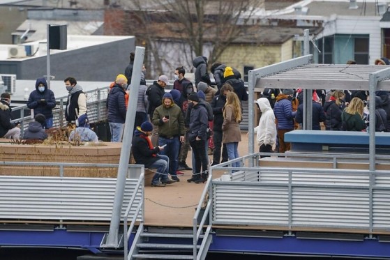 Des employés d'Ubisoft barricadés sur le toit du bâtiment, Photo AP/Paul Chiasson - Millenium