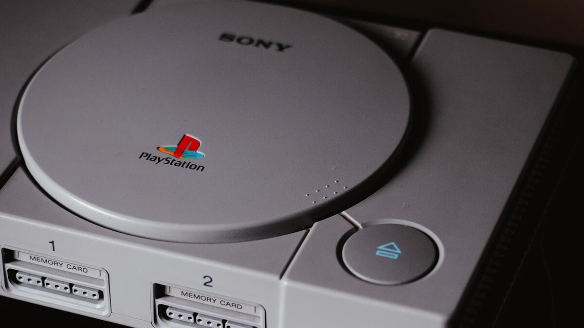 現在可以免費玩了，這款已經 25 年歷史的遊戲基本上只是 PlayStation 的巨幅廣告