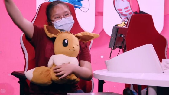 Cette jeune fille de 11 gagne un tournoi international sur Pokémon !