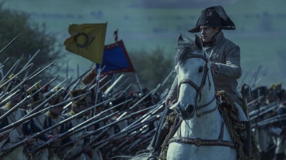 Beaucoup de scènes de Napoléon de Ridley Scott ont été coupées, mais sa version longue sortira dans quelques mois sur Apple TV+