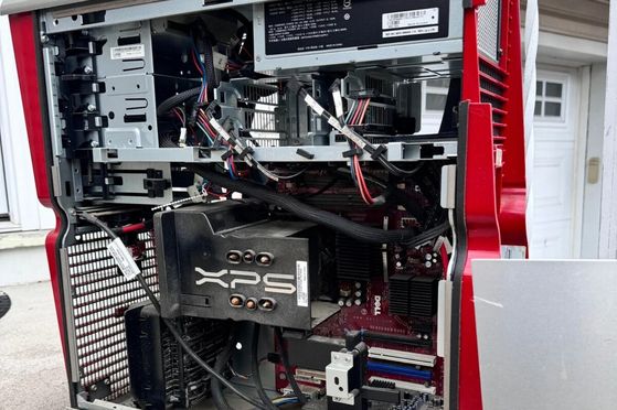 'Il pèse autant que mon lit', après 20 ans, il se sépare enfin de son PC gaming